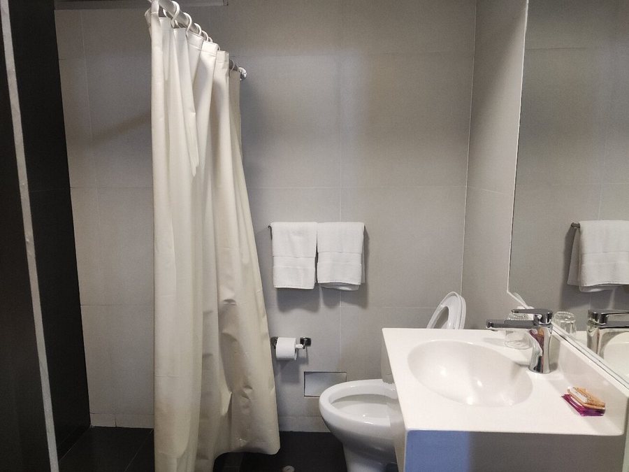 Hotel Dejavu — Bathroom
