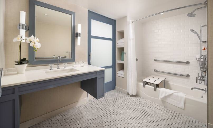Hotel Del Coronado — Bathroom