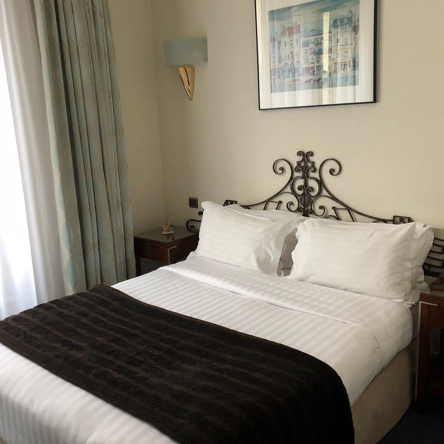 Hotel Delavigne — Guest room