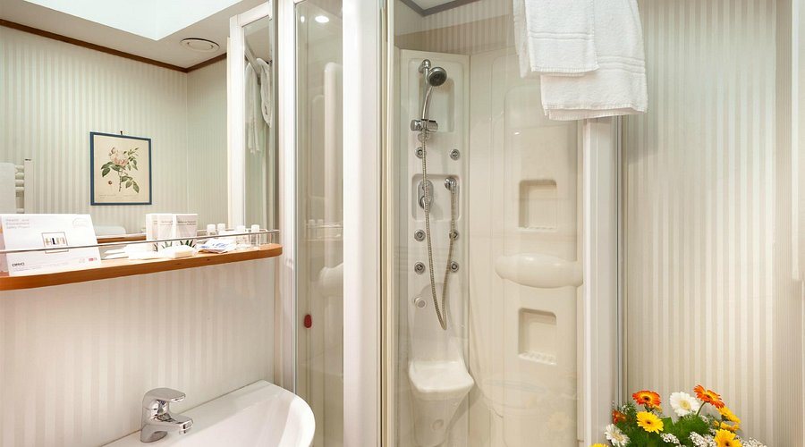 Hotel Delizia — Bathroom