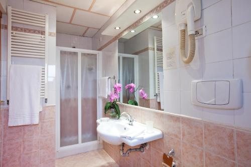 Hotel delle Muse — Bathroom