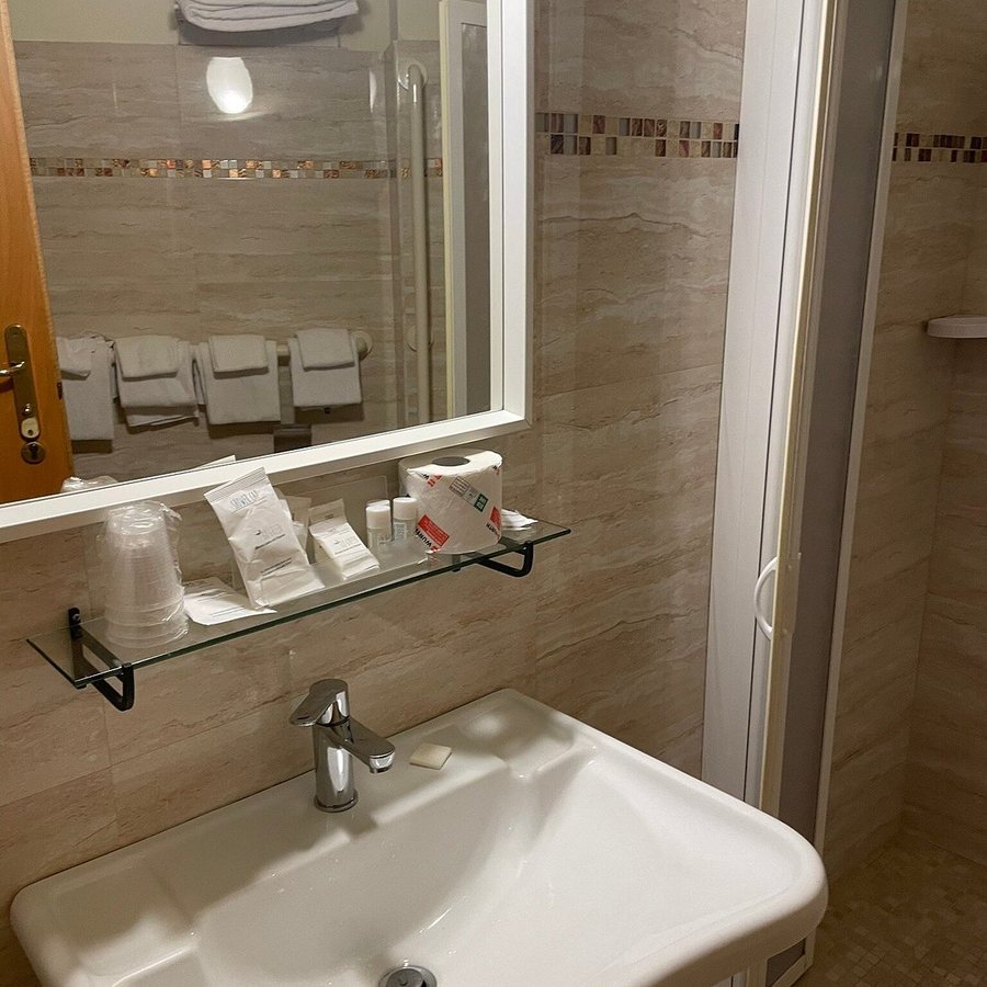 Hotel Delle Tele — Bathroom