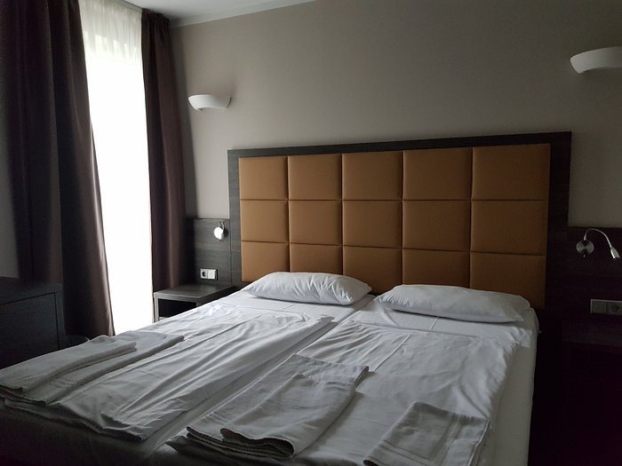 Hotel Delta — Guest room