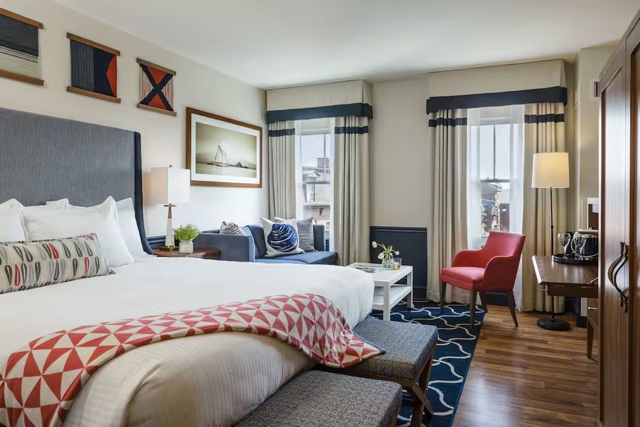 Hotel Deluxe — Guest room