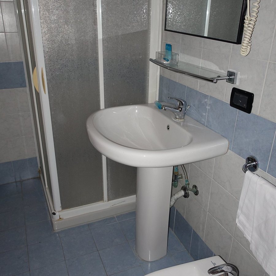 Hotel Demo — Bathroom