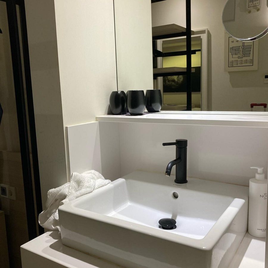 Hotel Denit Barcelona Barcelona Catalonia — Bathroom