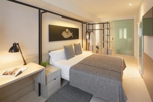 Hotel Denit Barcelona Barcelona Catalonia — Guest room