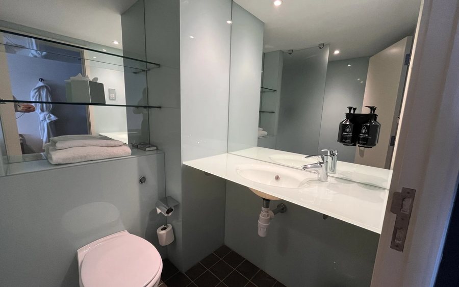 Hotel Derby Barcelona Catalonia — Bathroom