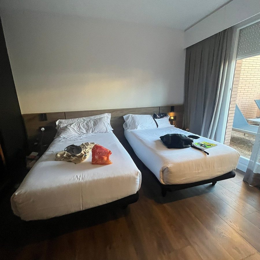 Hotel Derby Barcelona Catalonia — Guest room