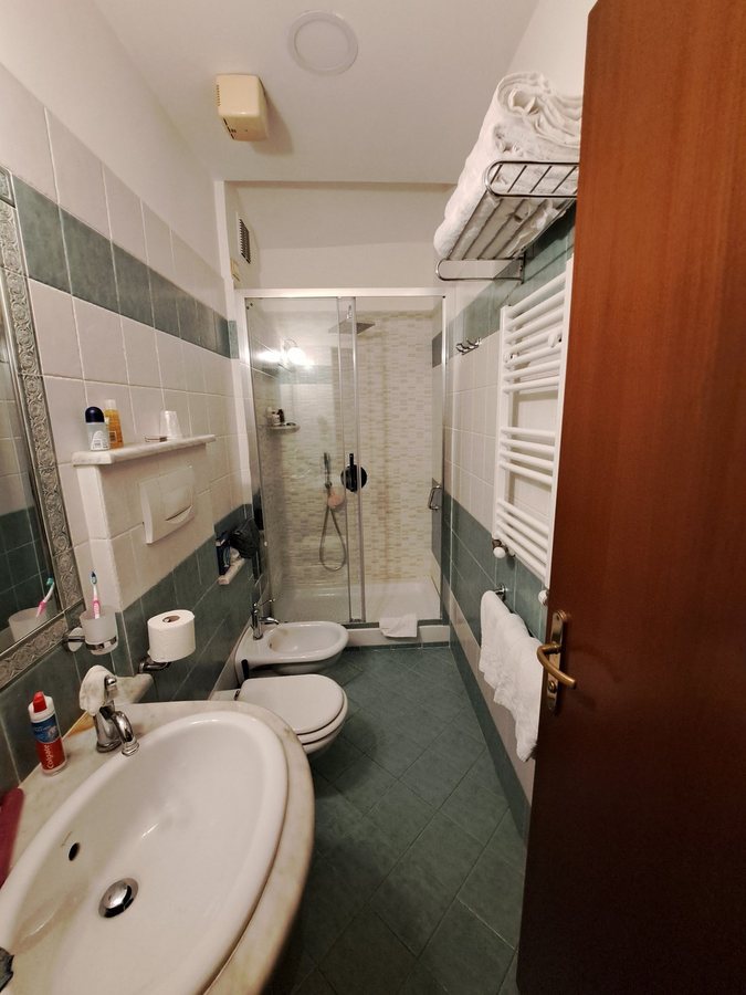 Hotel Des Artistes Roma — Bathroom
