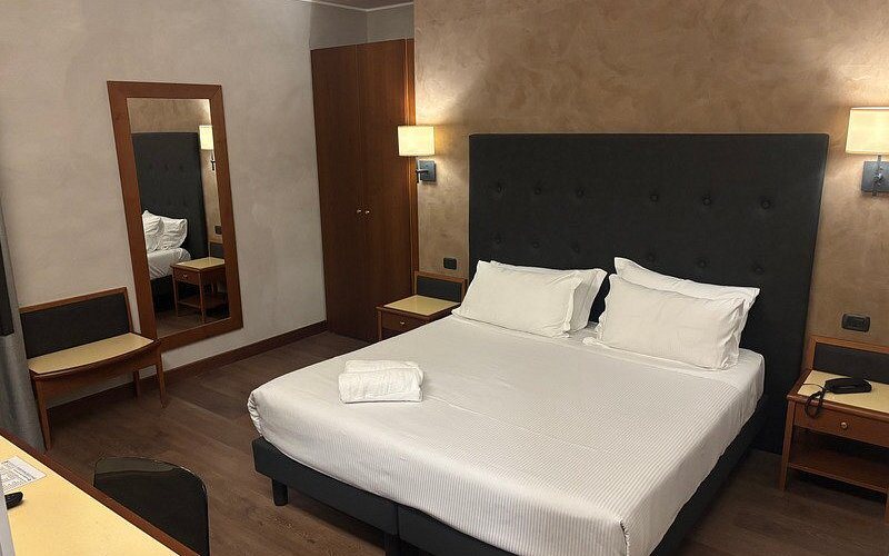 Hotel Des Etrangers — Guest room