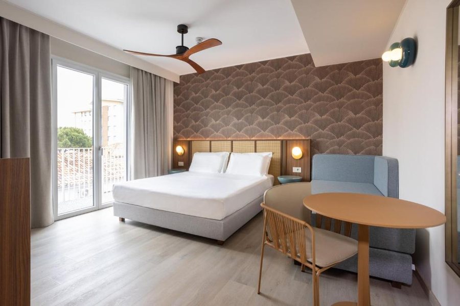 Hotel Diana — Guest room