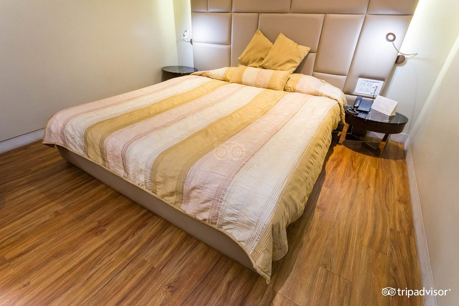 Hotel Diplomat — Guest room