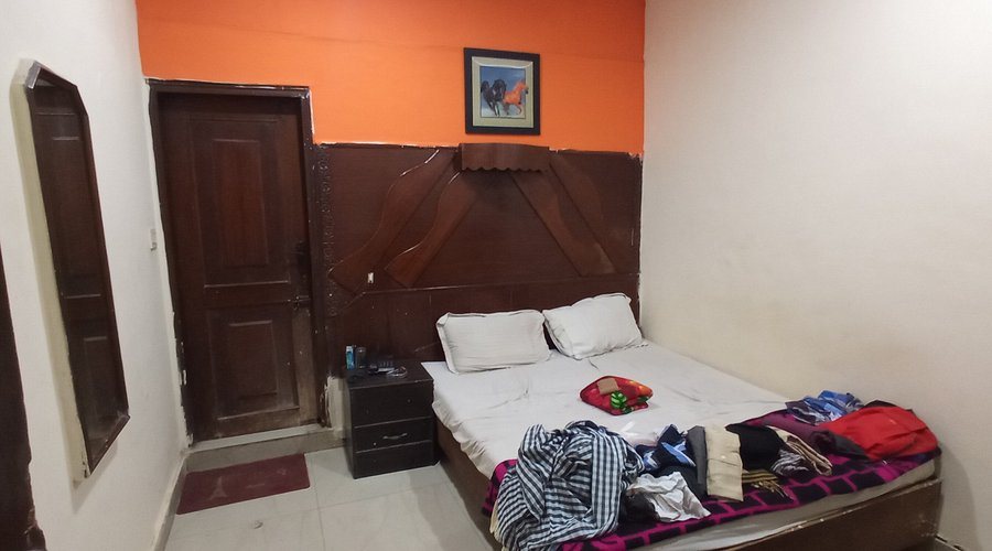 Hotel Diplomat — Guest room