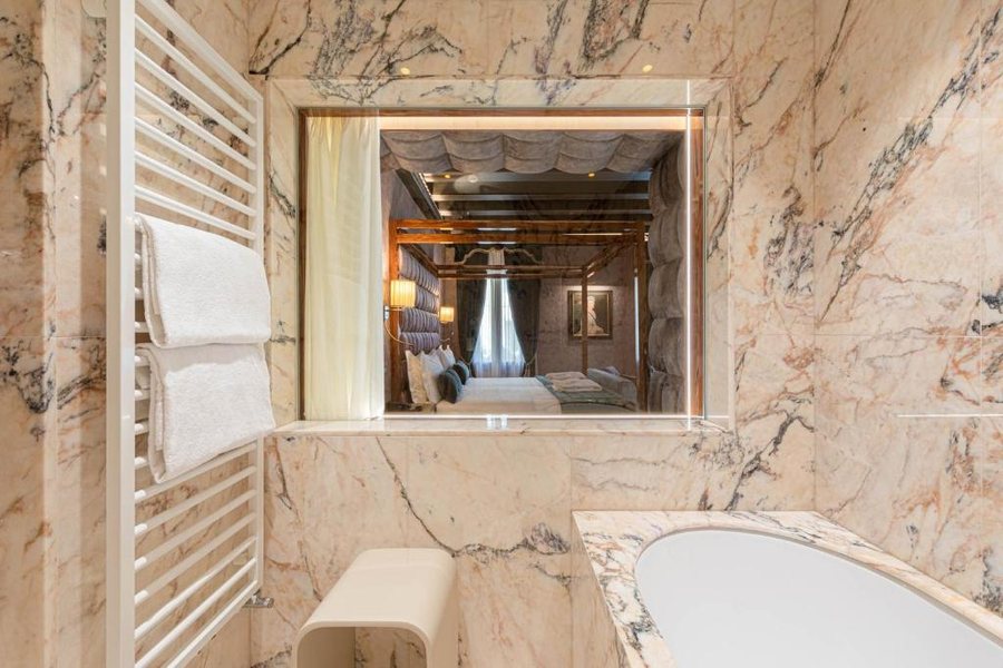 Hotel Dona Palace — Bathroom