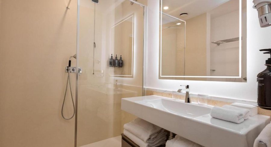 Hotel Donatello — Bathroom