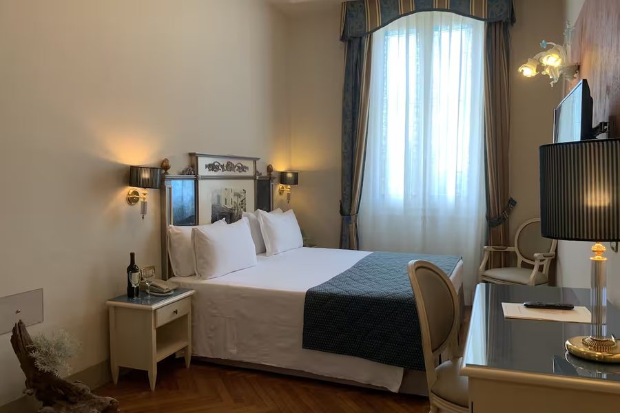 Hotel Donatello — Guest room