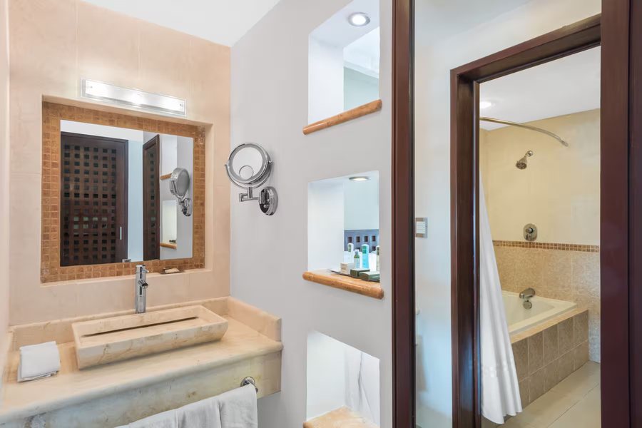 Hotel Doralba Inn — Bathroom