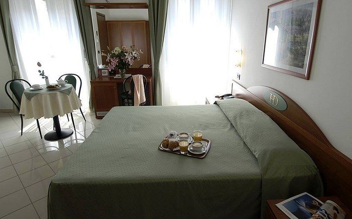 Hotel Dore — Guest room