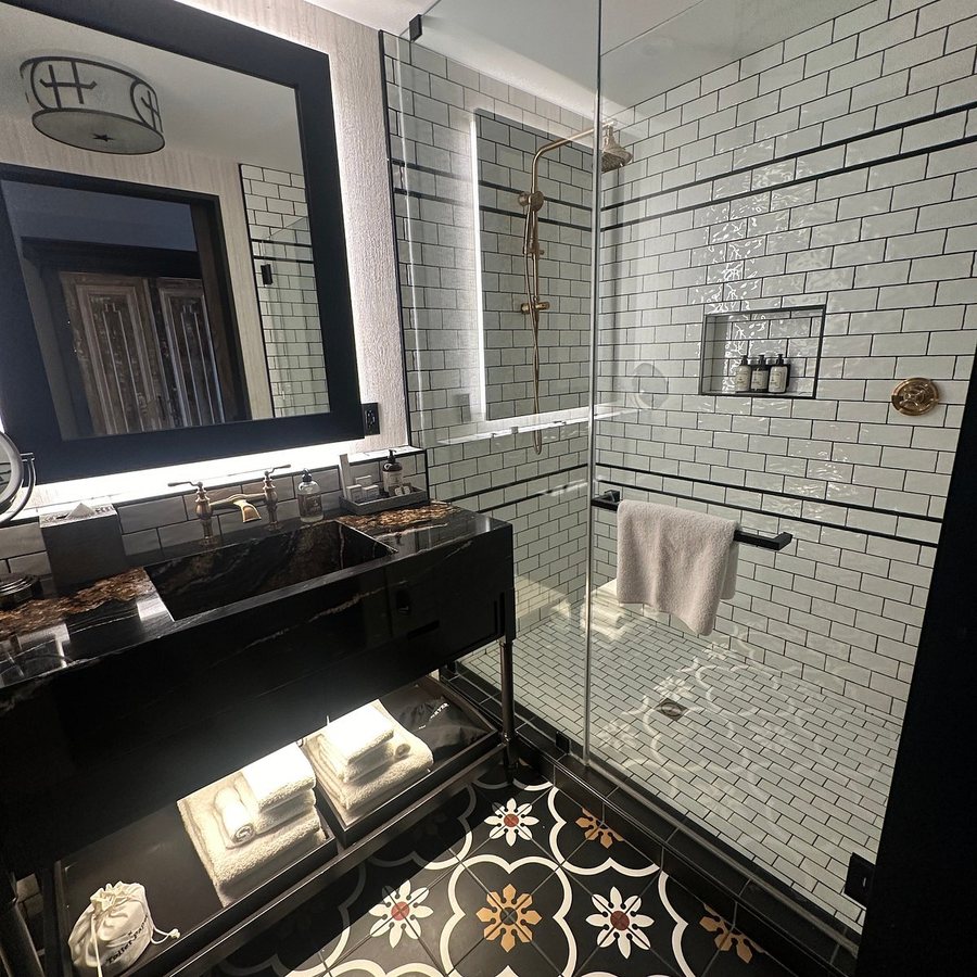 Hotel Drover Autograph Collection — Bathroom