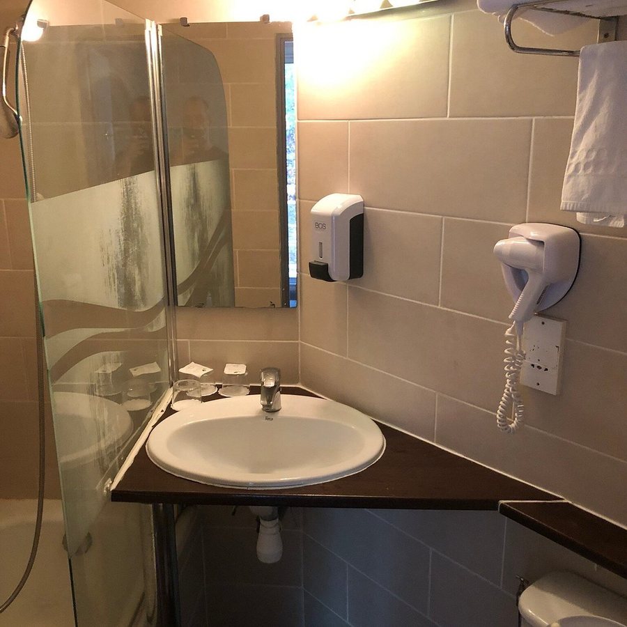 Hotel du Baou — Bathroom