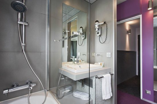 Hotel du Cadran — Bathroom