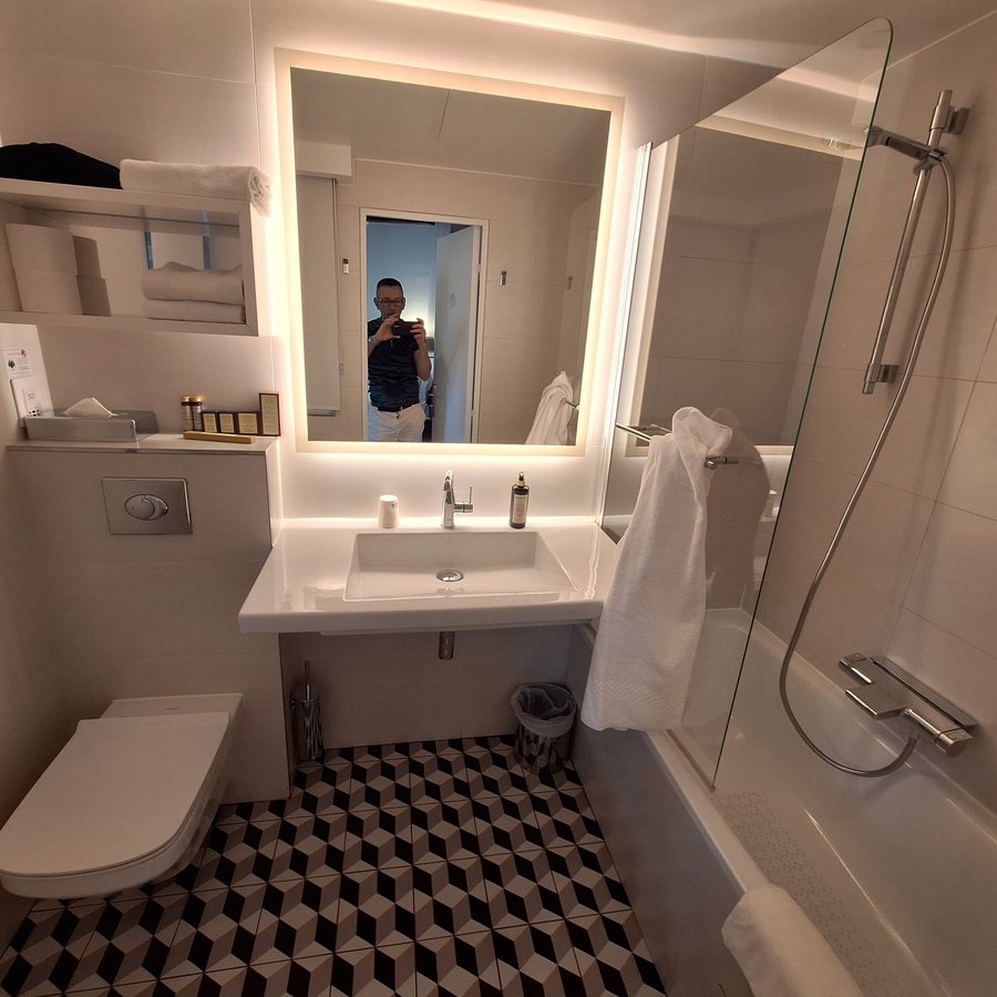 Hotel du College de France — Bathroom