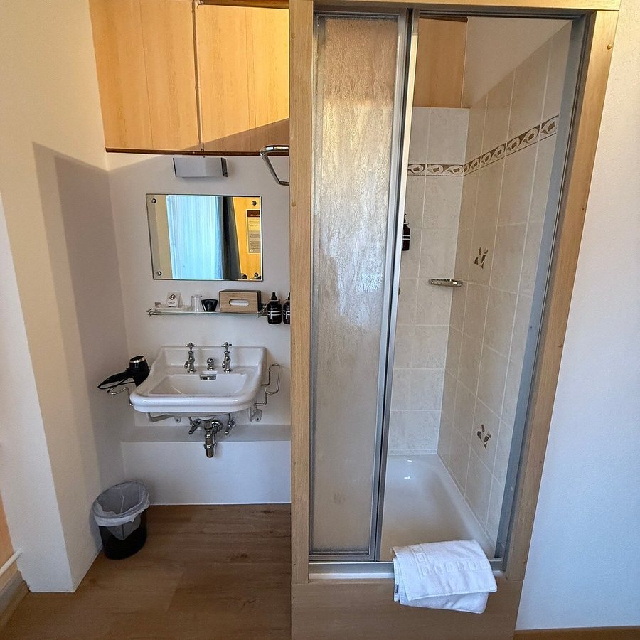 Hotel Du Glacier — Bathroom