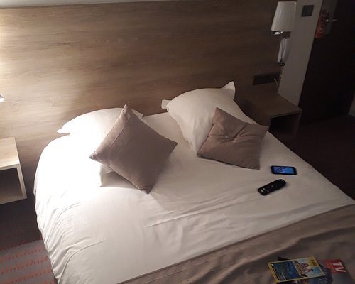 Hotel Du Louvre Cherbourg — Guest room