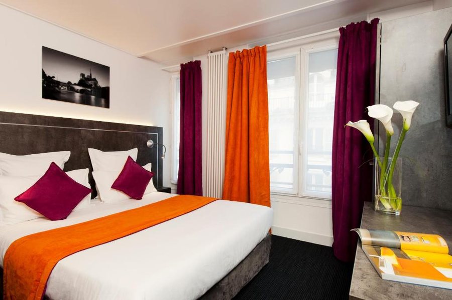Hotel du Plat d Etain — Guest room