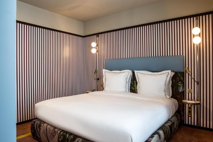 Hotel du Rond Point des Champs Elysees Esprit de France — Guest room