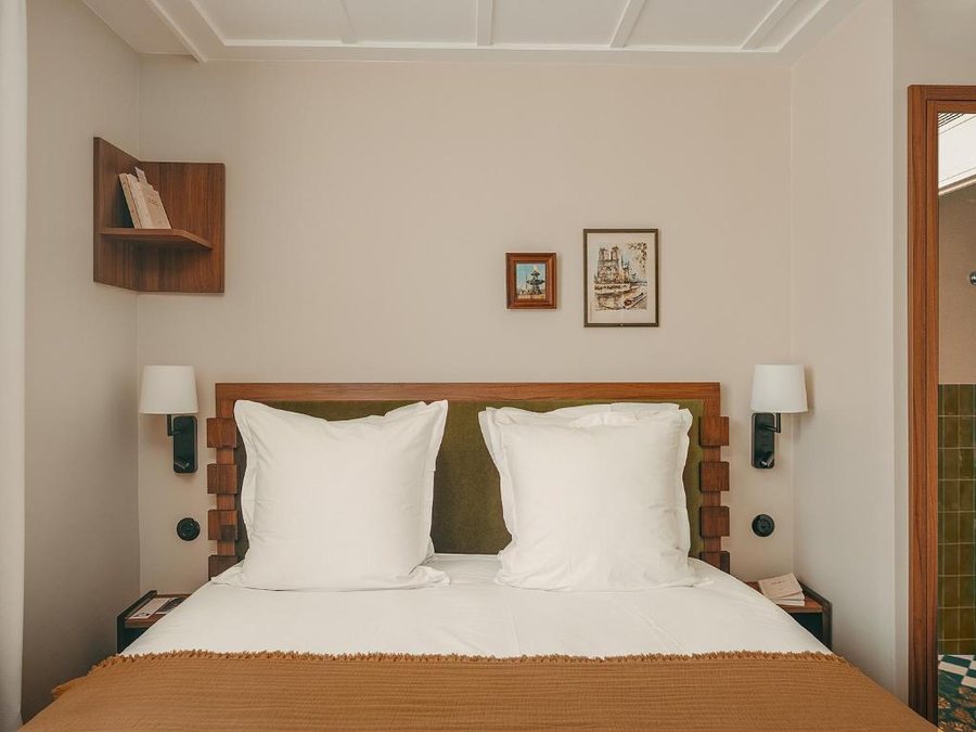 Hotel du Savoir — Guest room