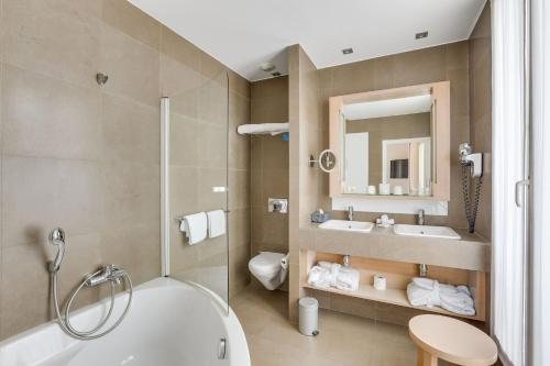 Hotel Duette Paris — Bathroom