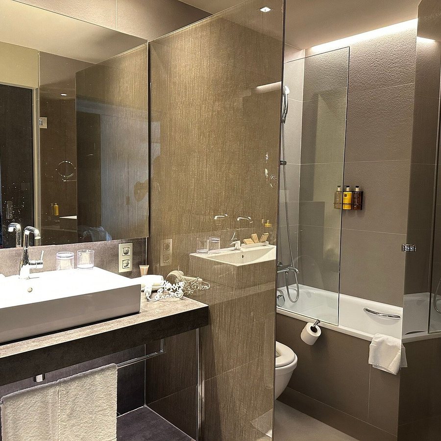 Hotel Duquesa de Cardona Barcelona — Bathroom