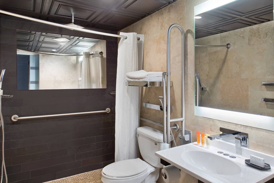 Hotel Duval Autograph Collection — Bathroom