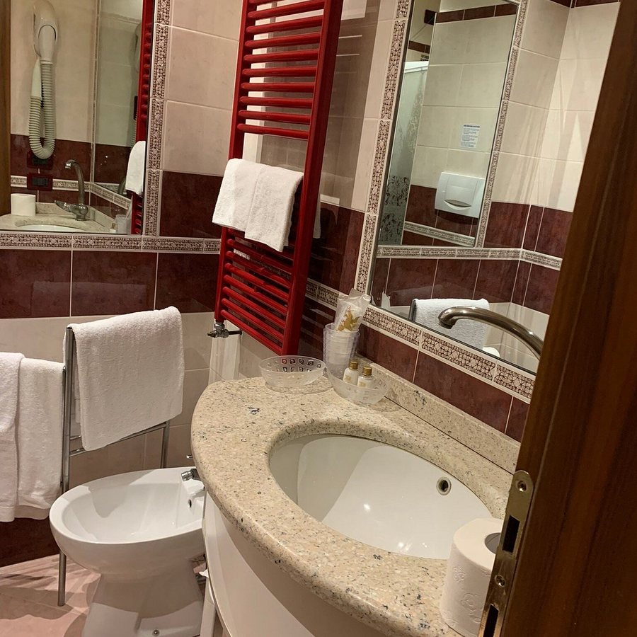 Hotel e Residenza San Maurizio — Bathroom
