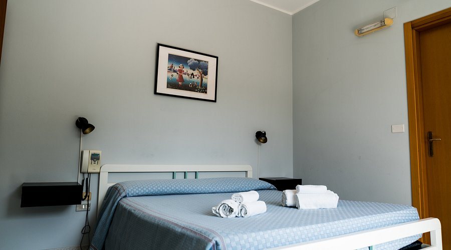 Hotel Edelweiss — Guest room