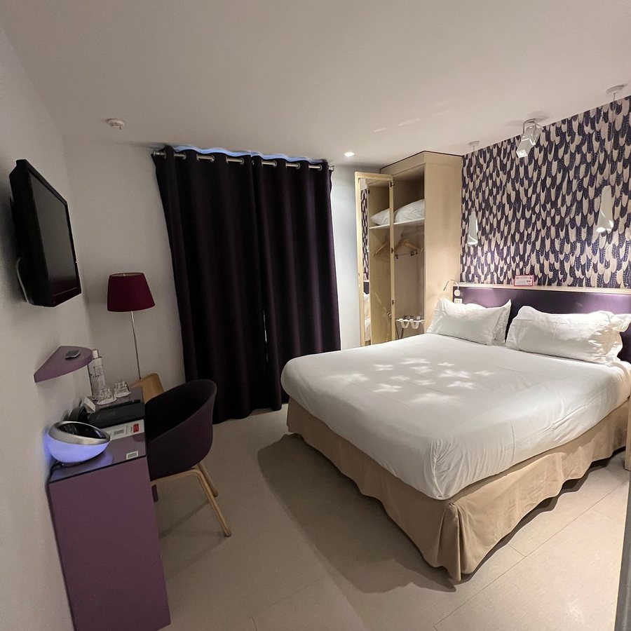 Hotel Eden Paris — Guest room
