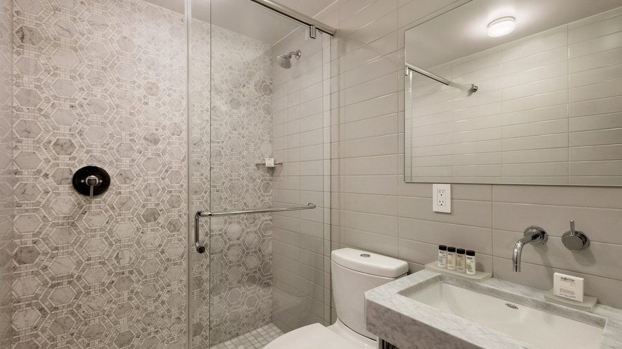 Hotel Edison New York City New York — Bathroom