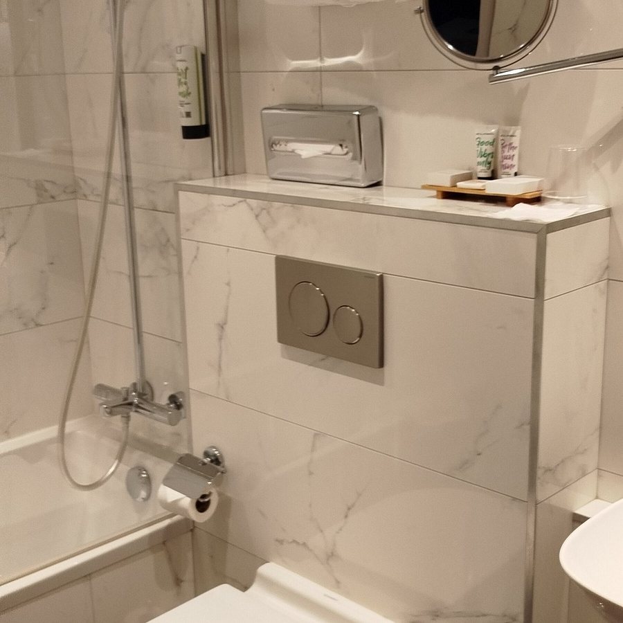 Hotel Edouard VI By Malone — Bathroom