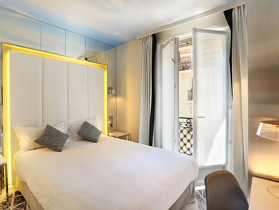 Hotel Eiffel Capitol — Guest room