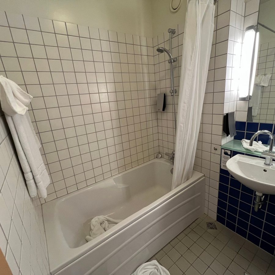 Hotel Eldhestar — Bathroom