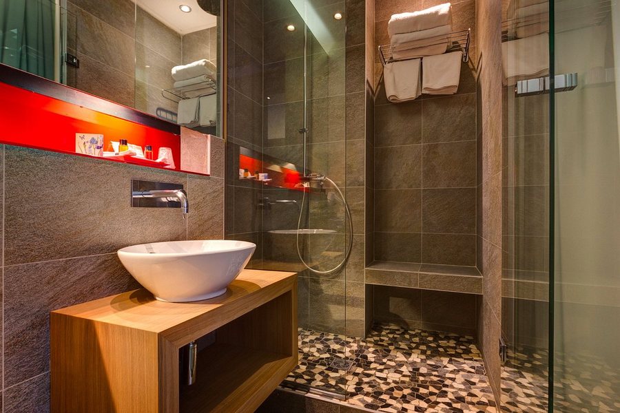 Hotel Elixir — Bathroom