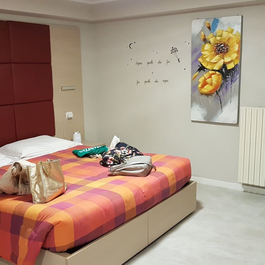 Hotel Elys — Guest room