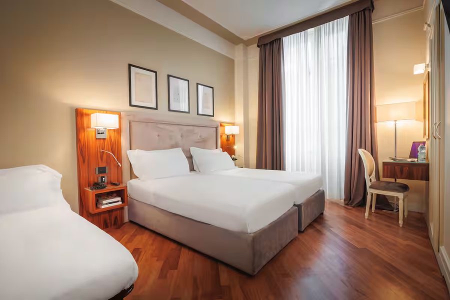 Hotel Embassy — Guest room