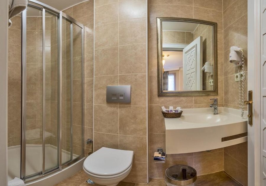 Hotel Empress Zoe Istanbul — Bathroom