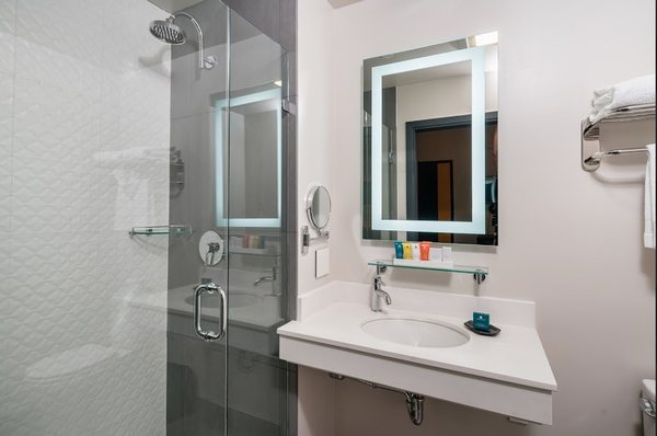 Hotel Epik — Bathroom