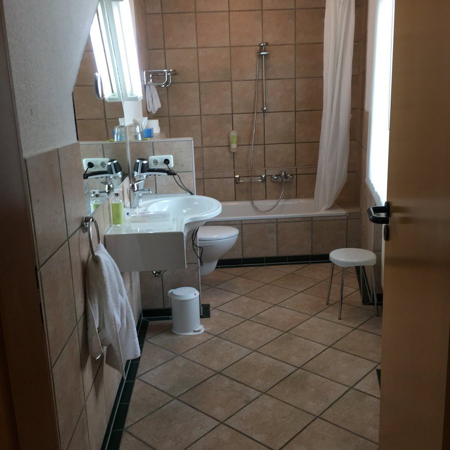 Hotel Erlanger Hof — Bathroom