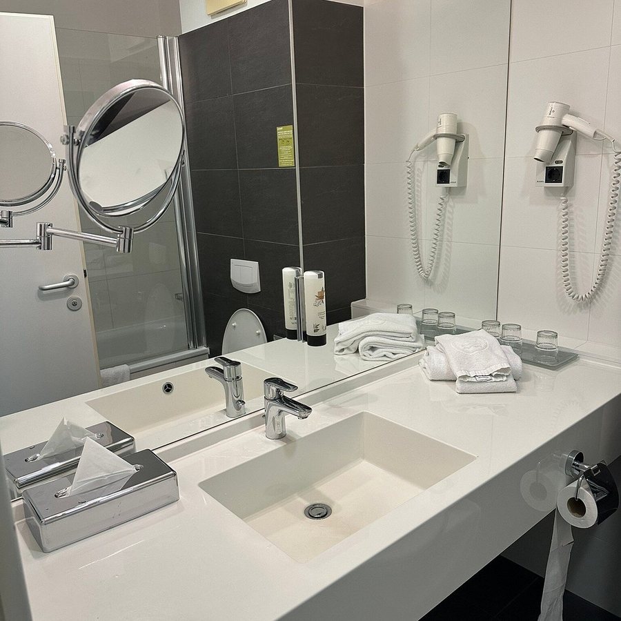 Hotel Erzherzog Rainer — Bathroom