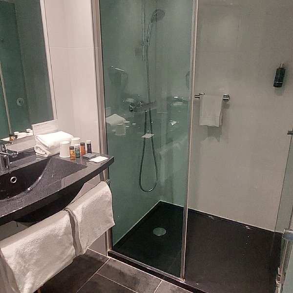 Hotel Escale Oceania Quimper — Bathroom